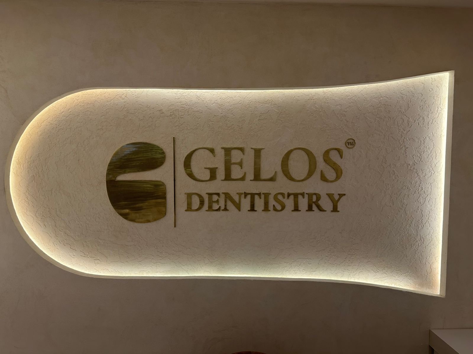 Gelos Dentistry Reception Logo