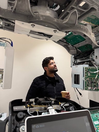 Advanced CBCT scanner used for 3D dental imaging and precise treatment planning at Gelos Dentistry.